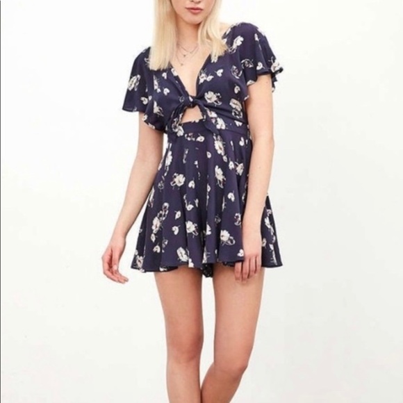 Kimchi Blue: floral romper - Size XS - Picture 1 of 7